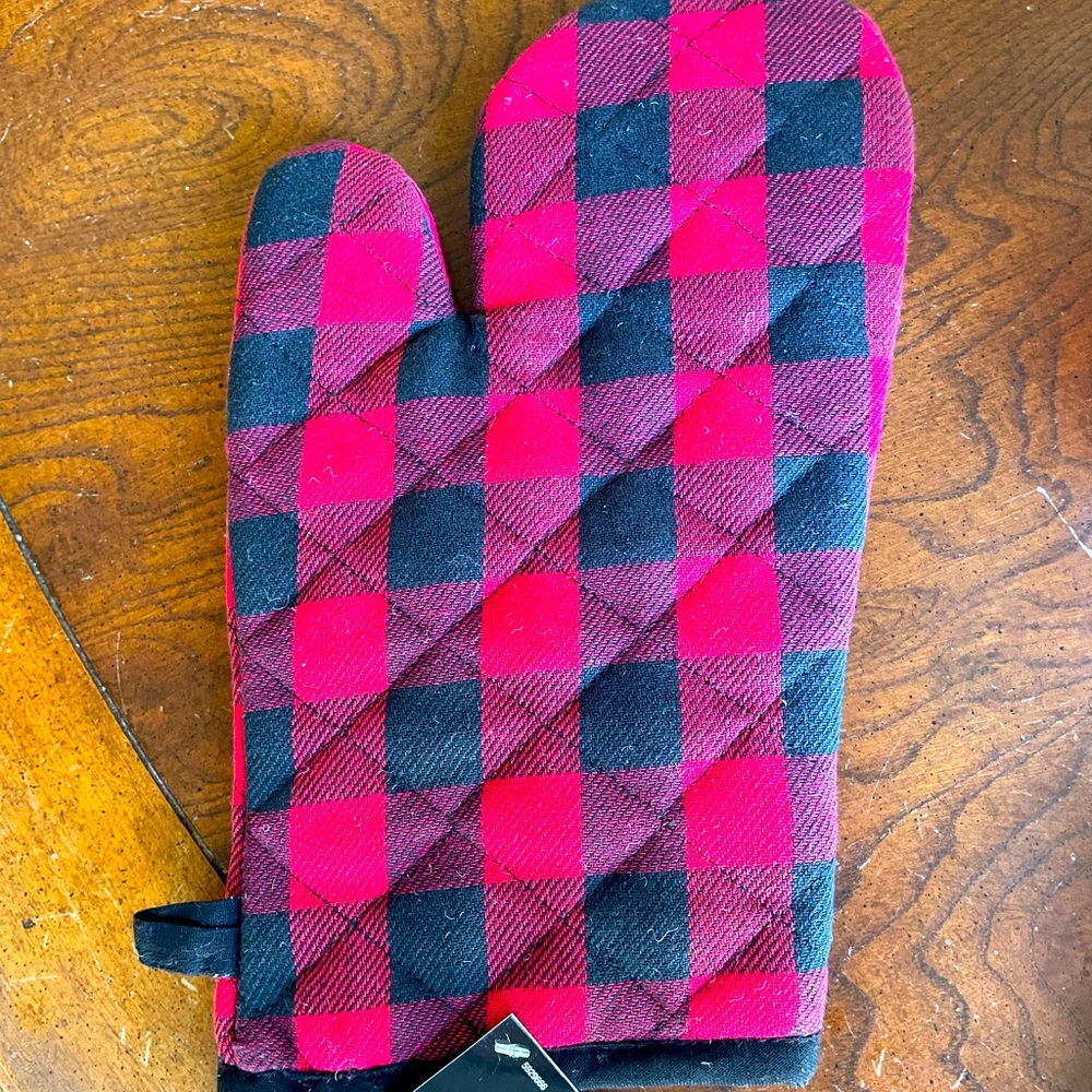 Buffalo Check Oven Mitt, red and black